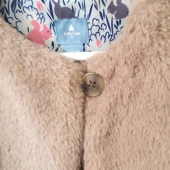 NWT Baby Gap Girls Super Soft Faux Fur Vest 12-18 Months - Picture 4 of 6